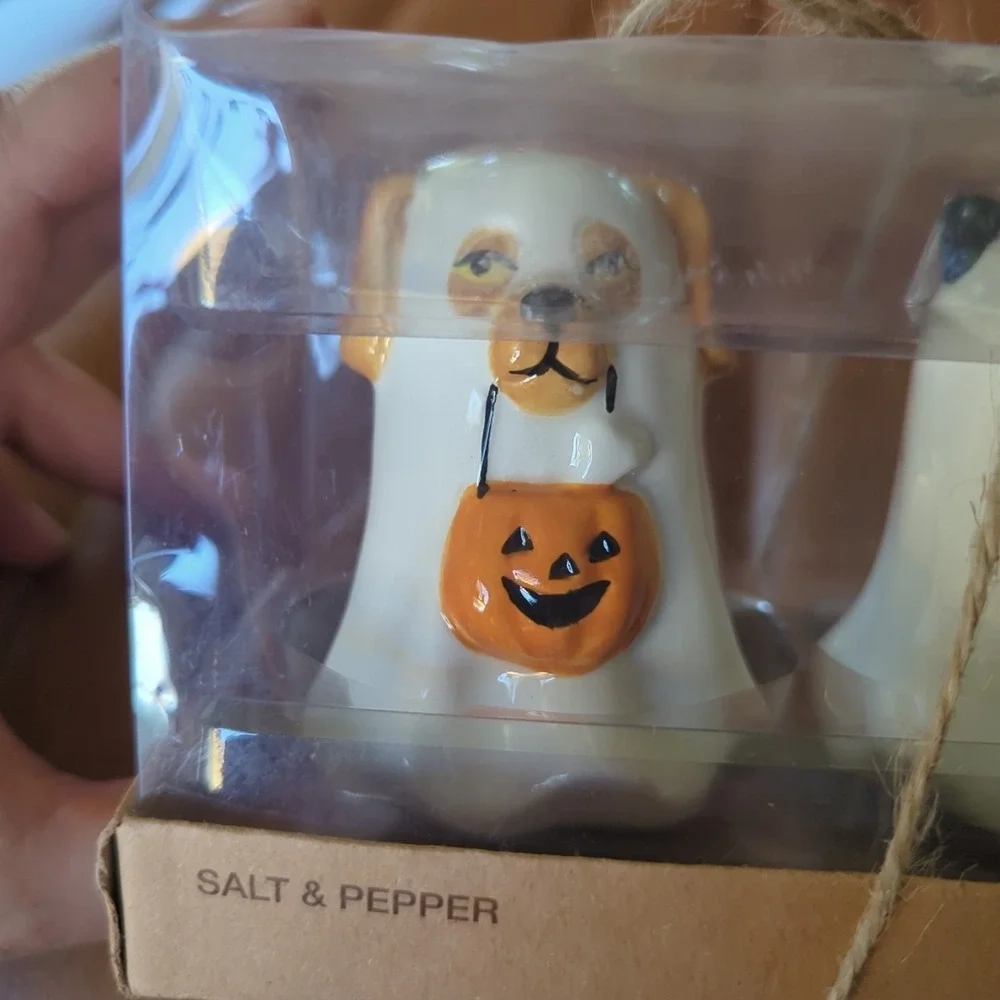 Halloween Salt & Pepper Shakers Set  Dog And Kitty‎ Ghosts Pumpkin Kitchen